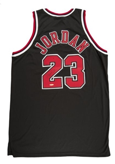 Michael Jordan Autographed 1997-98 Black Chicago Bulls Jersey (Upper Deck Authenticated)